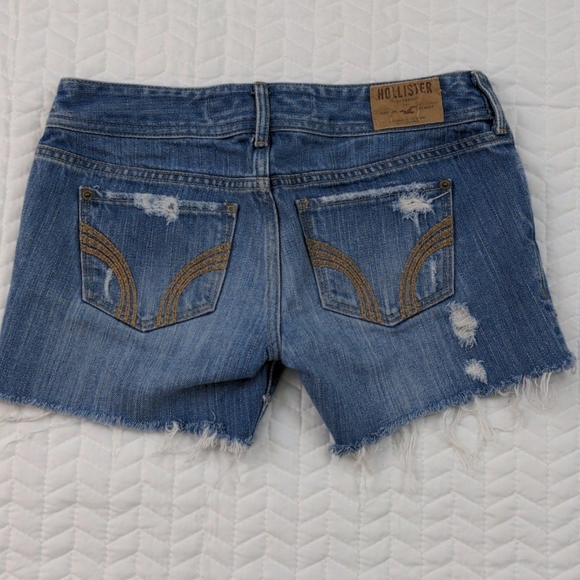 Hollister Distressed Cut-off Jean Shorts - Picture 2 of 3
